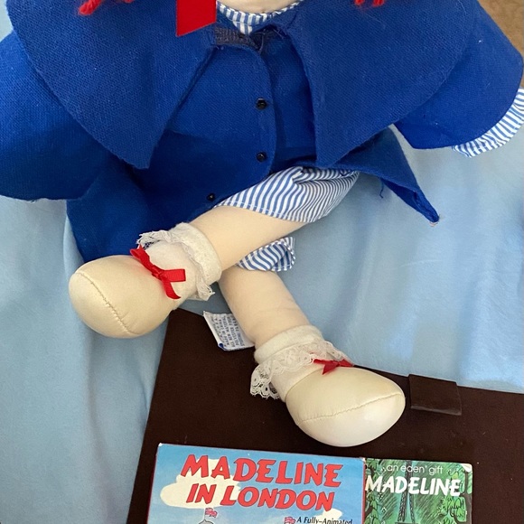 Madeline doll-Genevieve dog - Picture 4 of 7